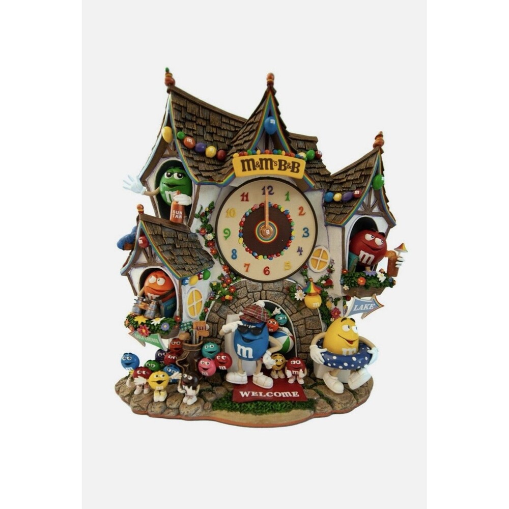 Vintage 2005 Danbury Mint M&M’s Bed & Breakfast House Figurine Clock RARE!